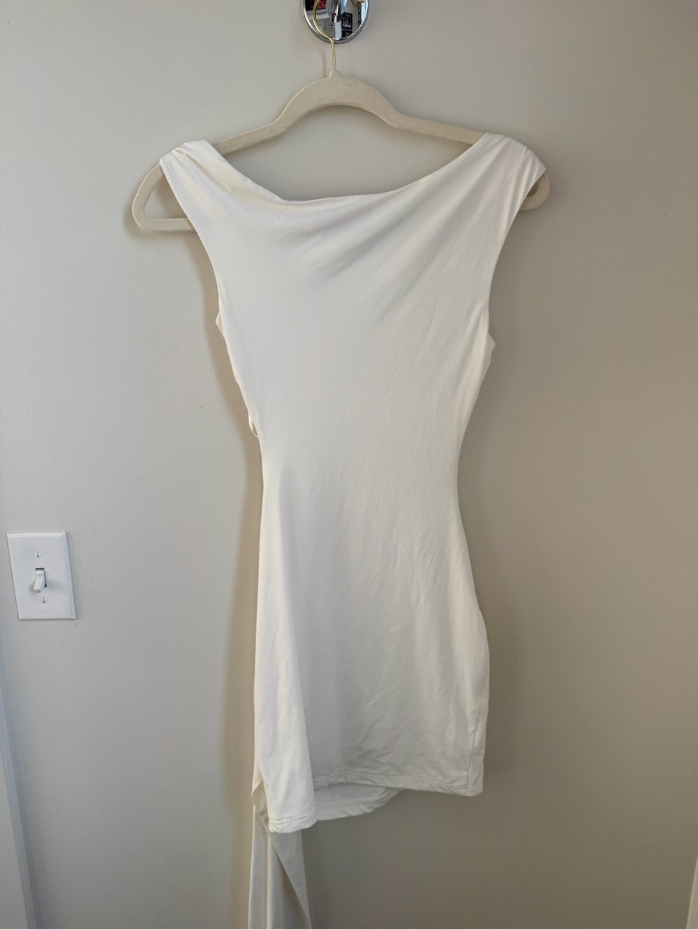 Runaway the label Jasmin One-Shoulder Cream Dress with Gold Ring Accent - Picture 2 of 8